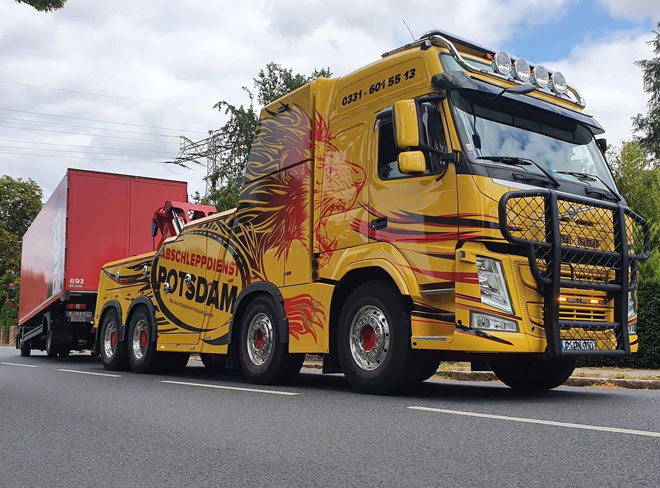 /Truck%20towing%20service